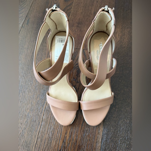 VGUC Kenneth Cole Tan New York Brooke Sandal 5.5M - Picture 2 of 10